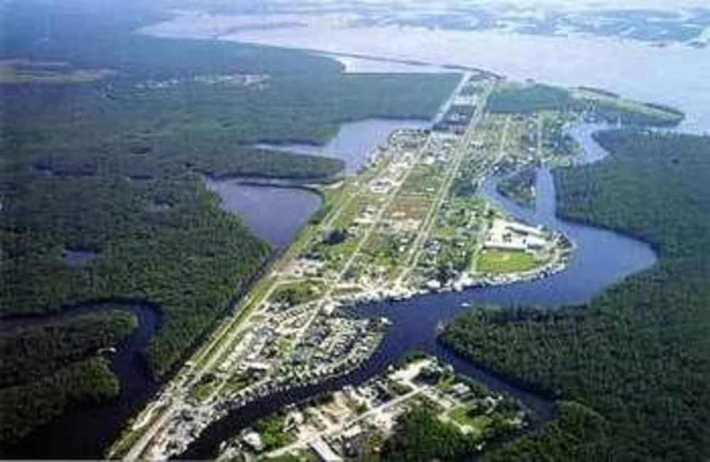 River Wilderness Waterfront Cabins Everglades City Exterior foto