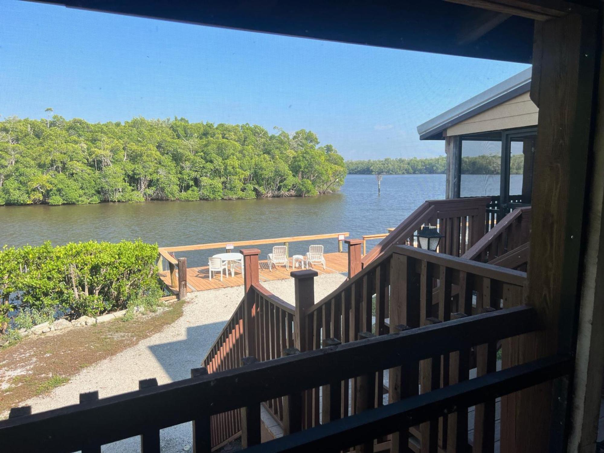 River Wilderness Waterfront Cabins Everglades City Exterior foto
