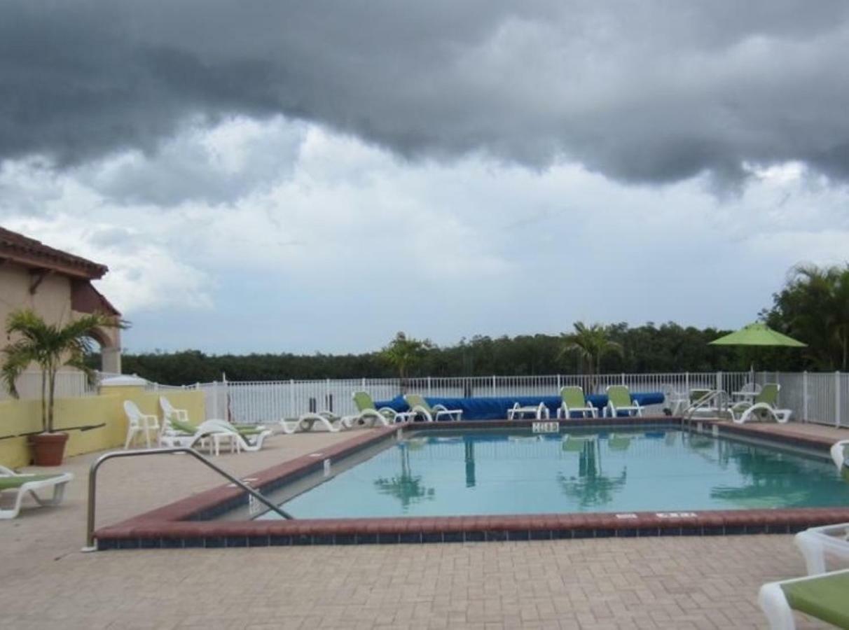 River Wilderness Waterfront Cabins Everglades City Exterior foto